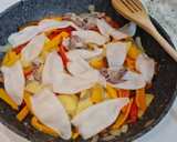 Foto del paso 4 de la receta: Sartén de chipirones, gambas y pimientos