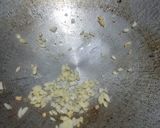Foto langkah ke 2 dari resep Nasi Telur Ceplok Dengan Scallion Oil.