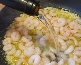 Foto del paso 2 de la receta: Revuelto de gambas y champiñones