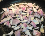 Foto del paso 5 de la receta: Lengua de cerdo con cebolla y rovellón (níscalos)