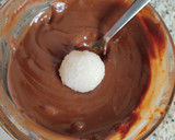 Foto del paso 4 de la receta: Bombones de coco y chocolate