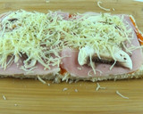Foto del paso 2 de la receta: Rollitos de pizza fáciles dos sabores