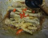 Foto langkah ke 5 dari resep Ceker Tumis Minyak Wijen.