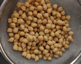 Foto del paso 1 de la receta: Ensalada de garbanzos con tomate, comino y cilantro
