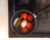 Foto del paso 1 de la receta: Salsa roja de jitomate con chile de árbol