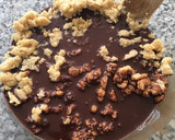 Foto del paso 4 de la receta: Pastel de chocolate con crema y frutillas
