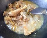 Foto langkah ke 3 dari resep Ayam ungkep goreng telur.