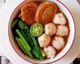 Foto langkah ke 7 dari resep Pentol daging kuah tom yum pedas.