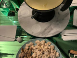 Fondue de quesos con cerdo y pollo a taquitos