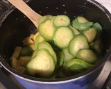 Une image de l'étape 5 de Soupe de pommes de terre et courgettes blanches aux épices italiennes.