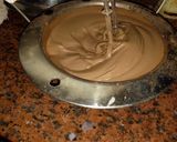 Foto del paso 2 de la receta: Mousse de chocolate con colchón de galletitas