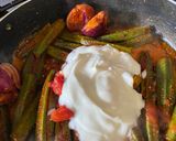 A picture of step 4 of Achari bhindi okra.