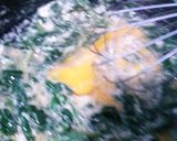 Foto del paso 5 de la receta: Tortilla de espinacas con papas fritas