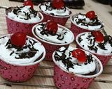 Foto langkah ke 6 dari resep Black forest Cup Cake.