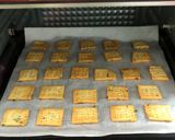 A picture of step 14 of Scallion (Spring Onion) cream Crackers.