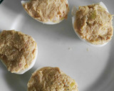 Foto del paso 6 de la receta: Huevos rellenos de atún y gambas con salsa de mango al curry