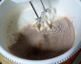 Foto langkah ke 2 dari resep Brownies Cokelat Kukus Moist.