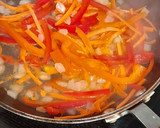 Foto del paso 1 de la receta: Camarones con verduras y salsa Alfredo y fideos chinos