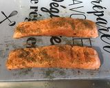 Une image de l'étape 2 de Pavés de saumon grillés aux épices et aneth.