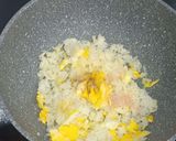 Foto langkah ke 2 dari resep Nasi goreng mentega telor.