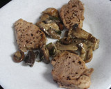 Foto del paso 9 de la receta: Solomillo de cerdo con setas congeladas