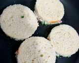 A picture of step 4 of Bread uttapam.