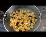 ना कांदा ना लसूण बटाटा सुकी भाजी (batata sukhi bhaji recipe in marathi) रेसिपी स्टेप 4 फोटो