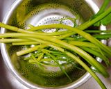 芹菜管炒花枝的食譜步驟1照片