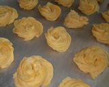 Foto langkah ke 7 dari resep Kue Kering Sagu Keju Lumer.