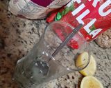 Foto del paso 1 de la receta: Mojito de frutilla con maní surtido