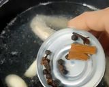 A picture of step 3 of Street Style Chicken Corn Soup.