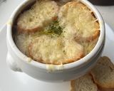 A picture of step 8 of French Onion Soup (Soupe à l’Oignon Gratinée) 🧅🥣.