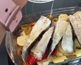 Foto del paso 3 de la receta: Rodaballo al horno con patatas y pimientos
