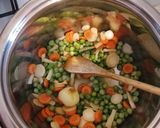 Zöldborsóleves, petrezselymes daragaluskával recept fázis 2 fotója