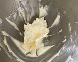 Foto del paso 1 de la receta: Glaseado para cupcakes de 2 ingredientes