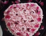 A picture of step 9 of Heart shaped rose ice cream cake.