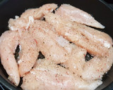 Foto del paso 1 de la receta: Solomillo de pollo en salsa de leche de coco y rulo de cabra