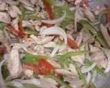 A picture of step 4 of Chicken chowmein.