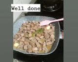 Foto langkah ke 6 dari resep Cubic Steak with Mushroom Sauce.