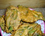 A picture of step 3 of Spinach Pakoras.