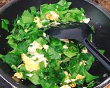 รูปขั้นตอนการทำที่ 1 ของ ใบเหลียงผัดไข่