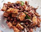 Foto langkah ke 5 dari resep Sambal goreng ikan teri, kacang tanah & tempe.