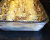 Foto del paso 5 de la receta: Merluza al horno en cama de zanahoria, zapallitos y cebolla caramelizada