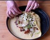Foto del passaggio 4 della ricetta Quiche svuota frigo con insalata iceberg