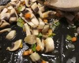 A picture of step 1 of Bucatini con ragú di salsiccia e funghi.
