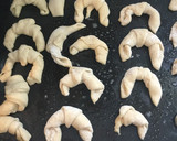 Foto del paso 1 de la receta: Medialunas para el Mate 🧉