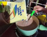 Foto langkah ke 1 dari resep Puding Susu Coklat bertabur serbuk coklat.