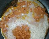 A picture of step 2 of Stir rice with egg sauce.