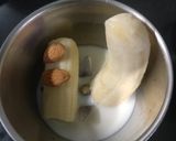 A picture of step 2 of Banana almond milk shake.