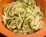 Foto del paso 2 de la receta Espaguetis de calabacín con bacalao